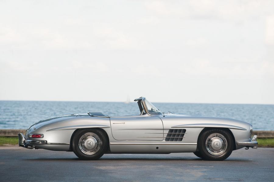  Mercedes-Benz 300 SL Roadster 1961 года  (фото 2 из 30)